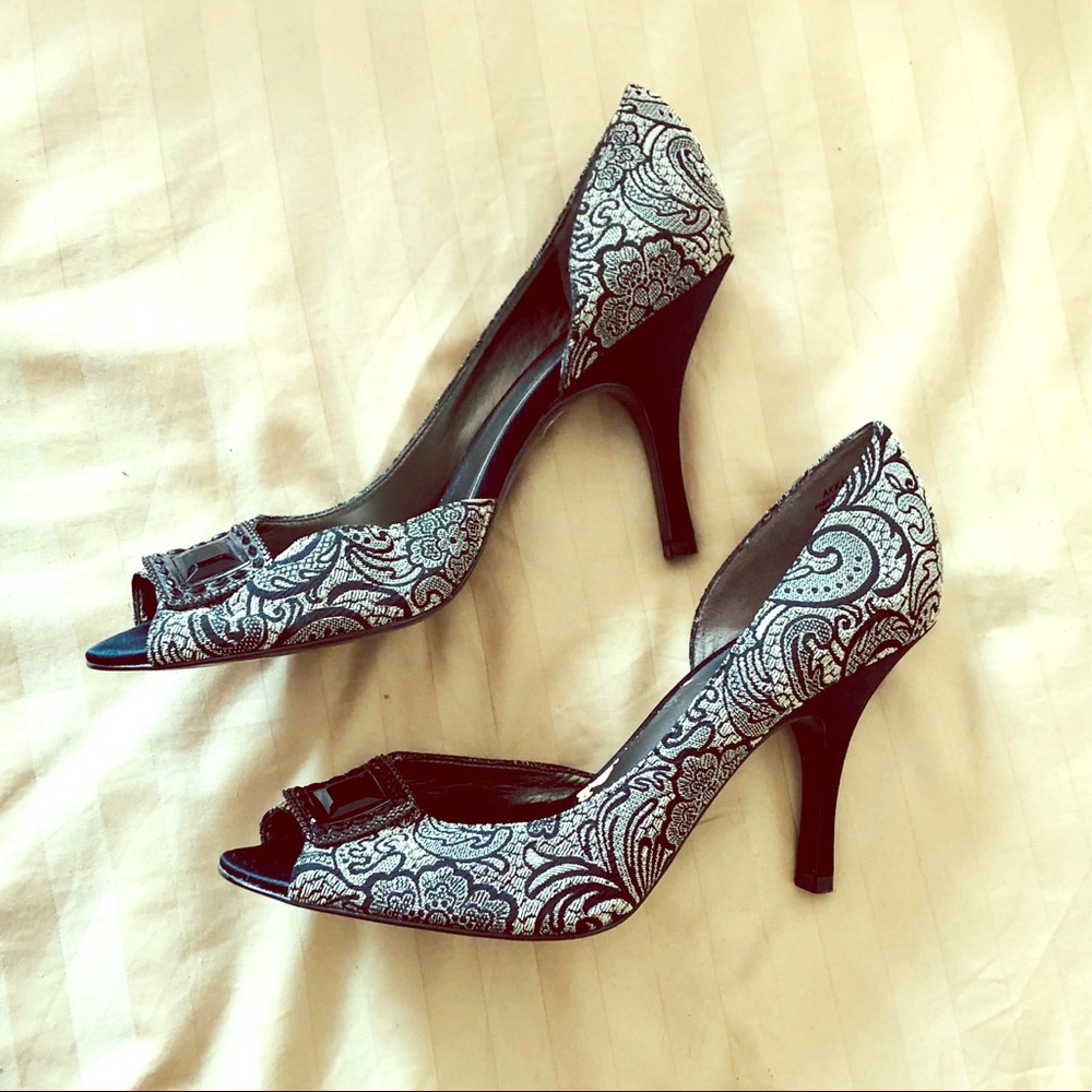 AK Anne Klein Women's Kalaya Peep Toe D'orsay 10M